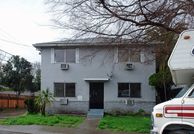 2714 San Fernando Way in Sacramento, CA - Building Photo - Building Photo