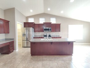 603 Hilltop View St in Richland, WA - Building Photo - Building Photo