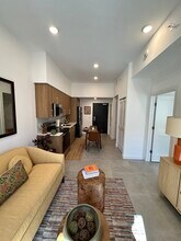1833 Madison St, Unit A1 in Hollywood, FL - Foto de edificio - Building Photo