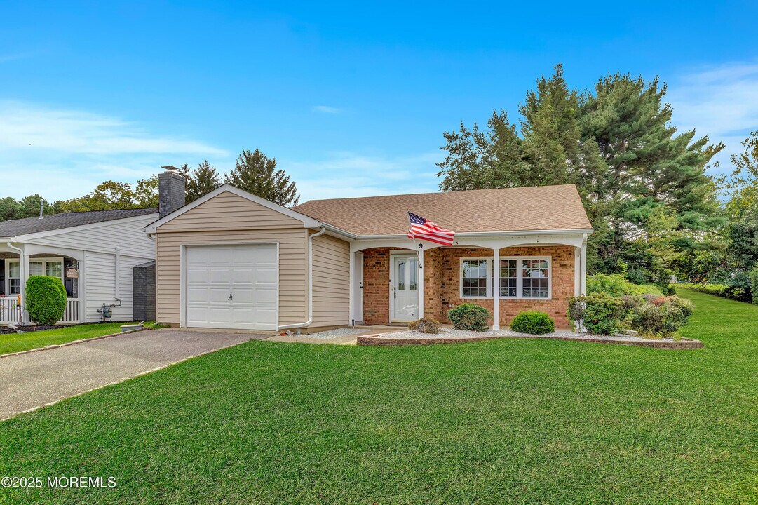 9 Buckingham Dr N in Manchester Township, NJ - Building Photo