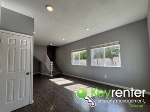 919 S Cushman Ave in Tacoma, WA - Building Photo - Building Photo