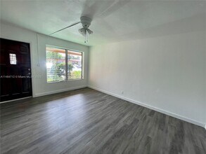 903 NE 7th St-Unit -2 in Hallandale Beach, FL - Building Photo - Building Photo