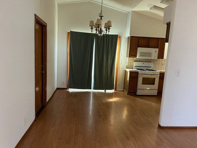 2252 Teakwood Way in Hanford, CA - Building Photo - Building Photo
