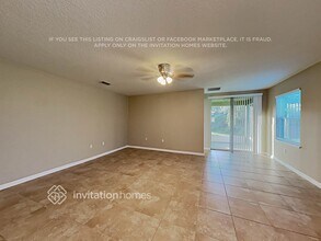 942 Grapewood St in Deltona, FL - Foto de edificio - Building Photo