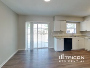 607 Falkirk Ave in Valrico, FL - Building Photo - Building Photo