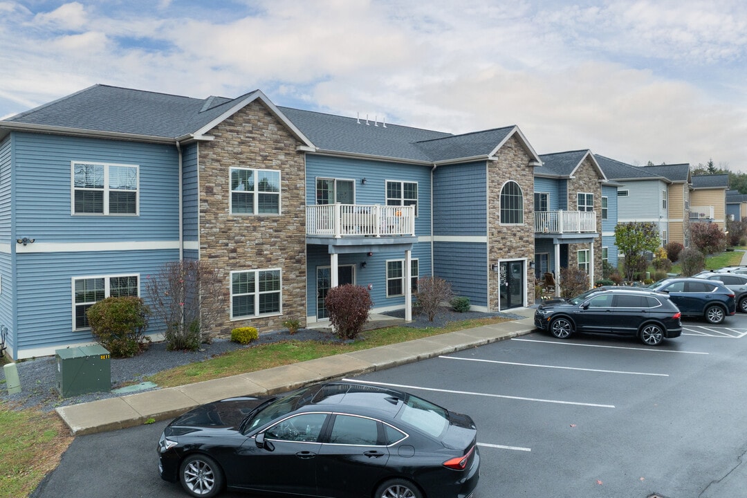 Mill Hollow Apartments in Guilderland, NY - Foto de edificio