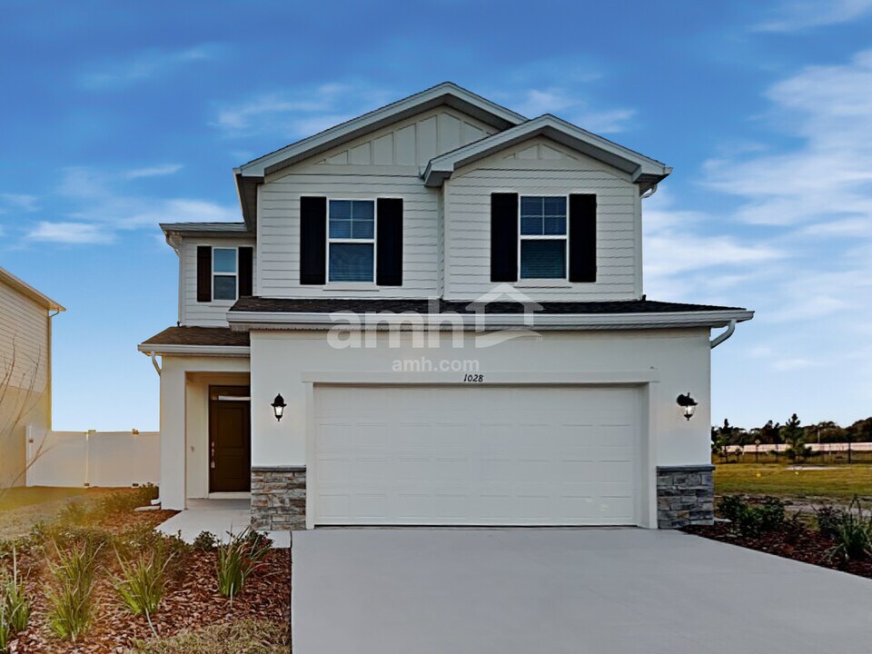 1028 Sky Lks Dr in St. Cloud, FL - Foto de edificio