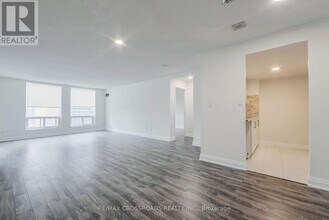 25-2125 Grenville St in Toronto, ON - Building Photo - Building Photo