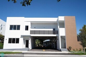 500 Foster Rd in Hallandale Beach, FL - Building Photo - Building Photo