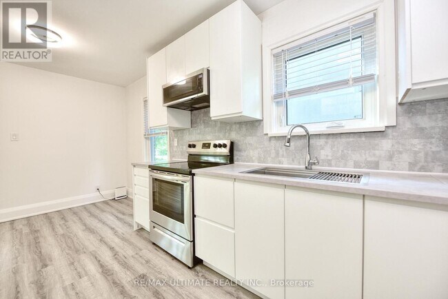 39 Westhead Rd in Toronto, ON - Building Photo - Building Photo