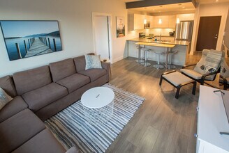 3815 Rowland Ave in Victoria, BC - Building Photo - Building Photo