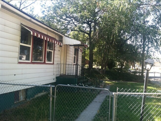 property at 668 E Vine St