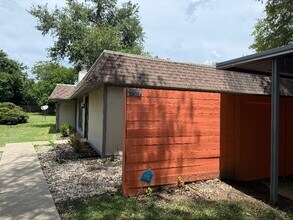 5303 E 32nd Pl in Tulsa, OK - Foto de edificio - Building Photo