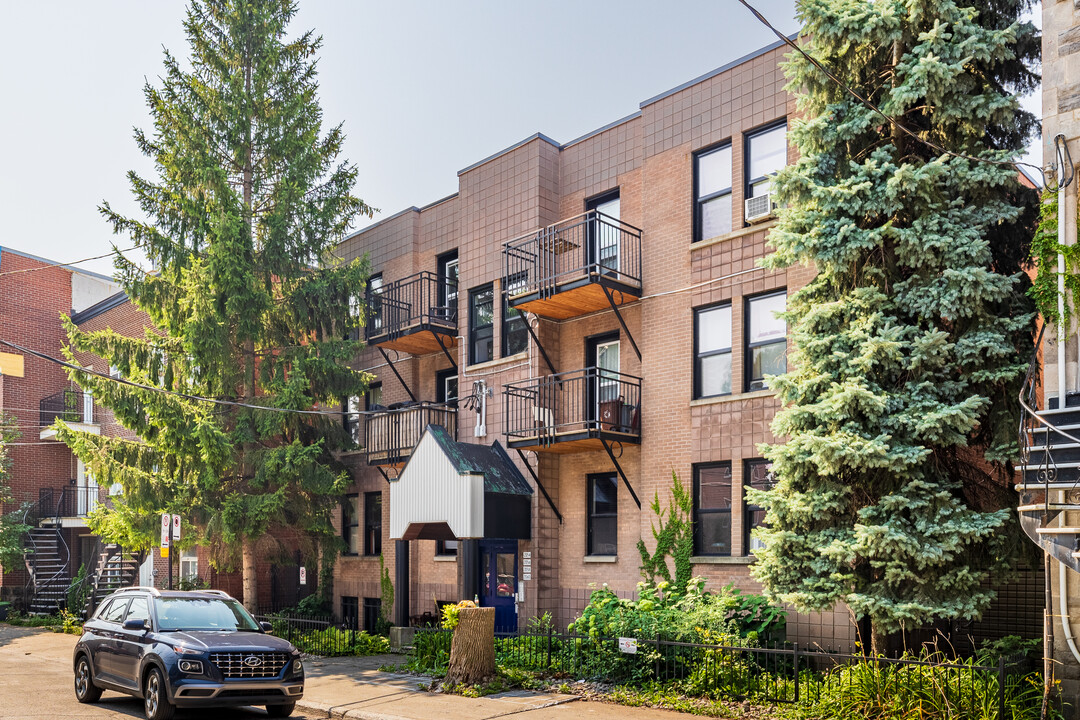 2048-2060 De La Visitation Rue in Montréal, QC - Building Photo