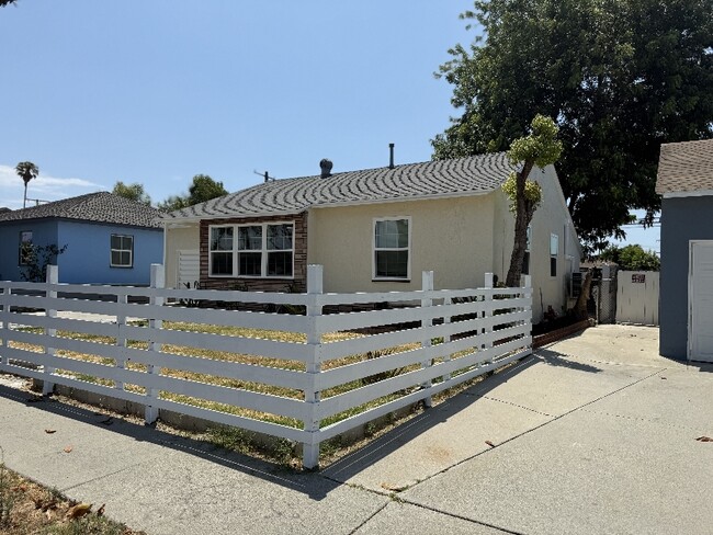 9936 Rosecrans Ave in Bellflower, CA - Building Photo - Building Photo