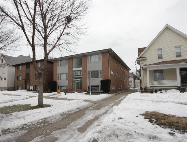 1525 F St in Lincoln, NE - Foto de edificio - Building Photo