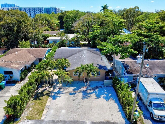 2470 NE 182nd Terrace in North Miami Beach, FL - Building Photo - Building Photo