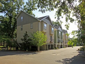 Stadium Properties & The Highlands in Tallahassee, FL - Foto de edificio - Building Photo