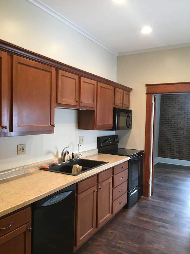 316 Main Street, Unit AptB in Seneca, KS - Building Photo - Building Photo