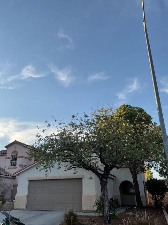 8720 W Majestic Pine Ave in Las Vegas, NV - Building Photo - Building Photo