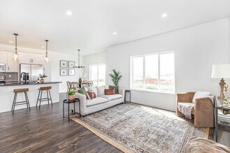 5555 Lori Ln W in West Fargo, ND - Building Photo - Building Photo