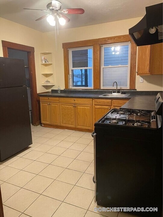 18 Spaulding St in Boston, MA - Building Photo