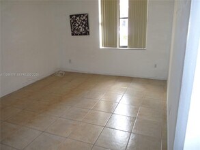 14525 N Kendall Dr in Miami, FL - Building Photo - Building Photo
