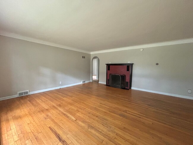 property at 933 Westfall Ave