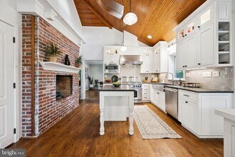 6 Spring Hill Ct in Chevy Chase, MD - Building Photo - Building Photo