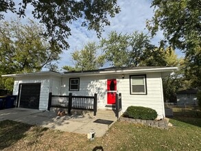 4 Sharps Ct in Eudora, KS - Building Photo - Building Photo