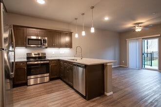 Promenade Commons in Rogers, AR - Foto de edificio - Building Photo