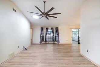 3632 Fox Run, Unit 3825-W2 in Schertz, TX - Foto de edificio - Building Photo