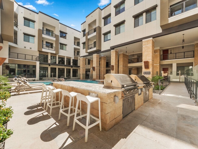 The Scottsdale Grand in Scottsdale, AZ - Building Photo - Building Photo