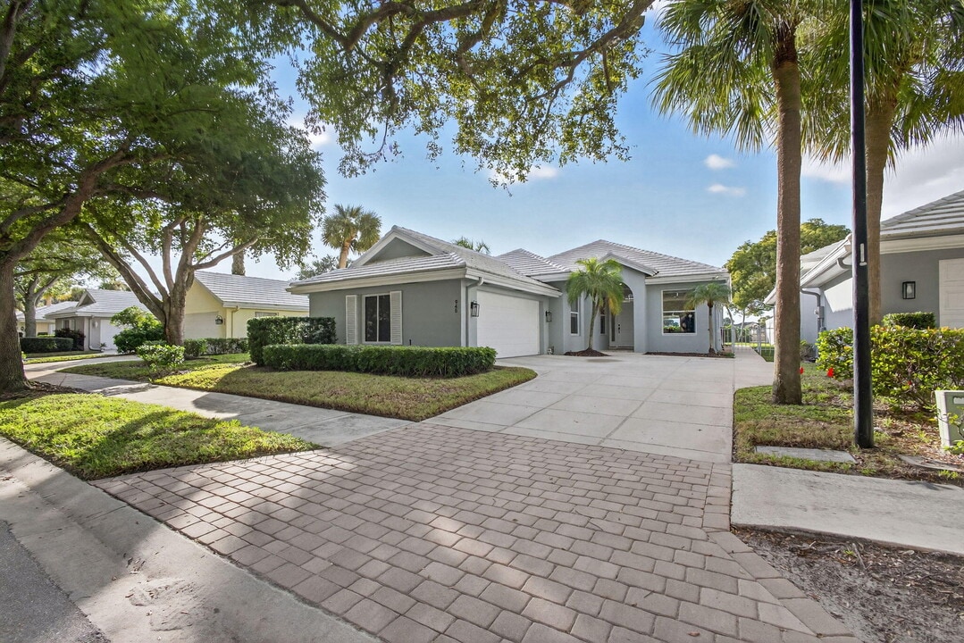 945 Bear Island Cir in West Palm Beach, FL - Building Photo