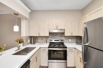 3225 Woodland Park Dr in Houston, TX - Building Photo - Building Photo