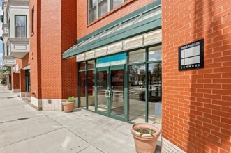 327 Centre St, Unit #203 in Boston, MA - Foto de edificio - Building Photo