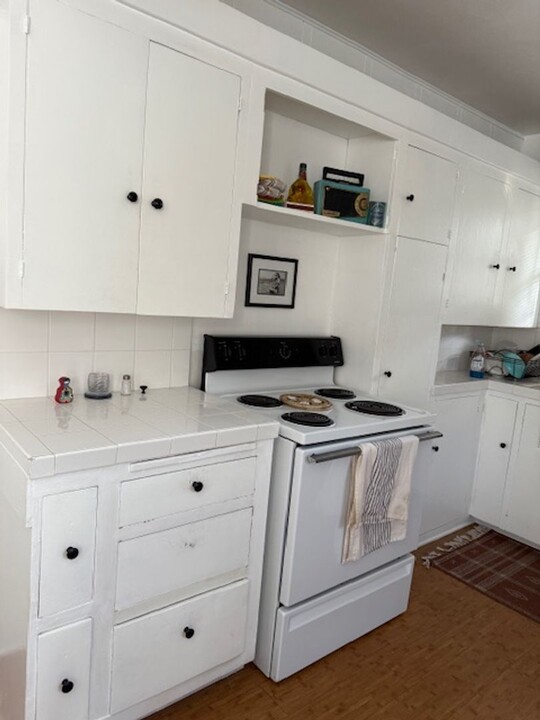 2711 E 4th St in Long Beach, CA - Foto de edificio