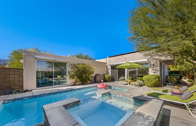 2716 Alexander Club Dr in Palm Springs, CA - Building Photo - Building Photo
