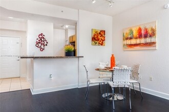 6001 SW 70th St, Unit 610 in South Miami, FL - Foto de edificio - Building Photo