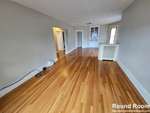 82 Walnut St, Unit 3 in Brookline, MA - Building Photo - Building Photo