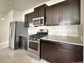 8610 Emerald Sky Dr in San Antonio, TX - Building Photo - Building Photo