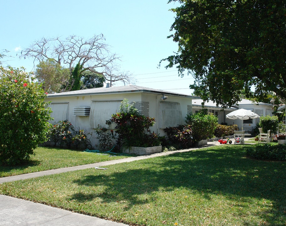 1942 Rodman St in Hollywood, FL - Building Photo