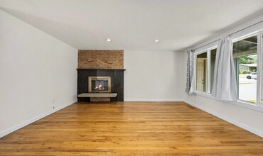 2530 SW 325th Pl in Federal Way, WA - Building Photo - Building Photo