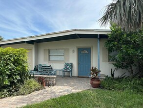 229 Robinson Rd in New Smyrna Beach, FL - Foto de edificio - Building Photo