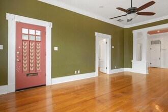 1122 W Summit Ave. in San Antonio, TX - Foto de edificio - Building Photo