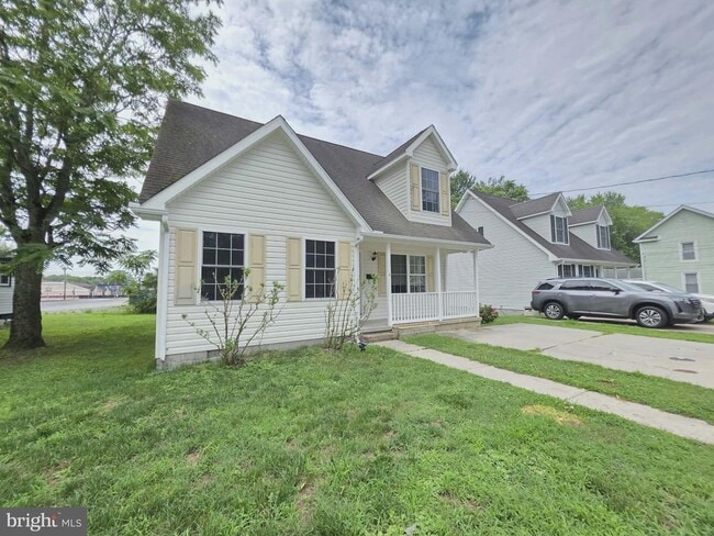 property at 4 W Grove St