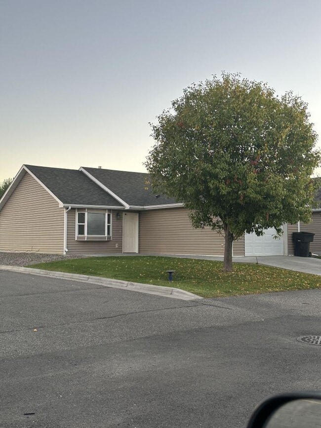 property at 1525 Bench Blvd