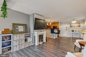 60 S Van Dorn St in Alexandria, VA - Foto de edificio - Building Photo