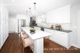 12020 Ensley Ln in Leawood, KS - Building Photo - Building Photo