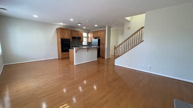 1128 Hillery Way in Alameda, CA - Building Photo - Building Photo